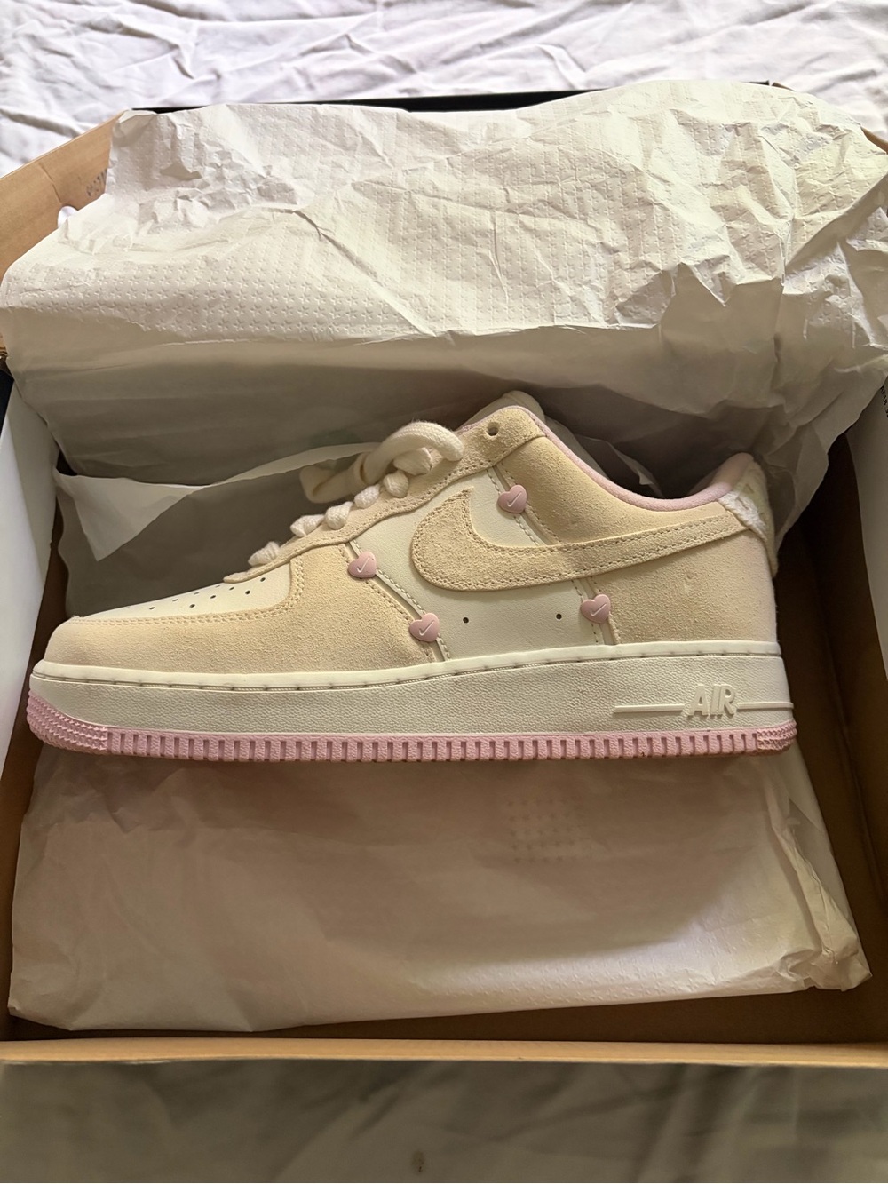 Nike Air Force 1 9.5 women’s limited edition Pink Heart brand new in box